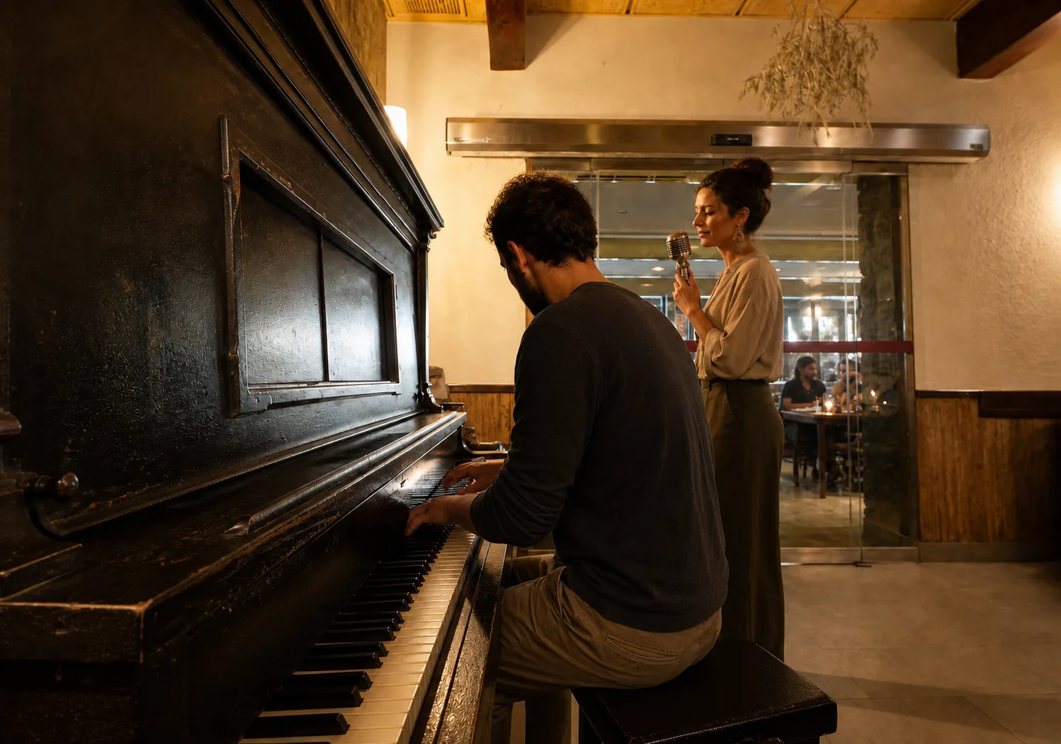 Actuación íntima junto al piano